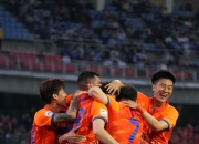 雷火电竞app-顶级球队称霸赛场，实力碾压对手