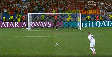 巴萨轻取曼联，C罗扑点救主亚洲杯