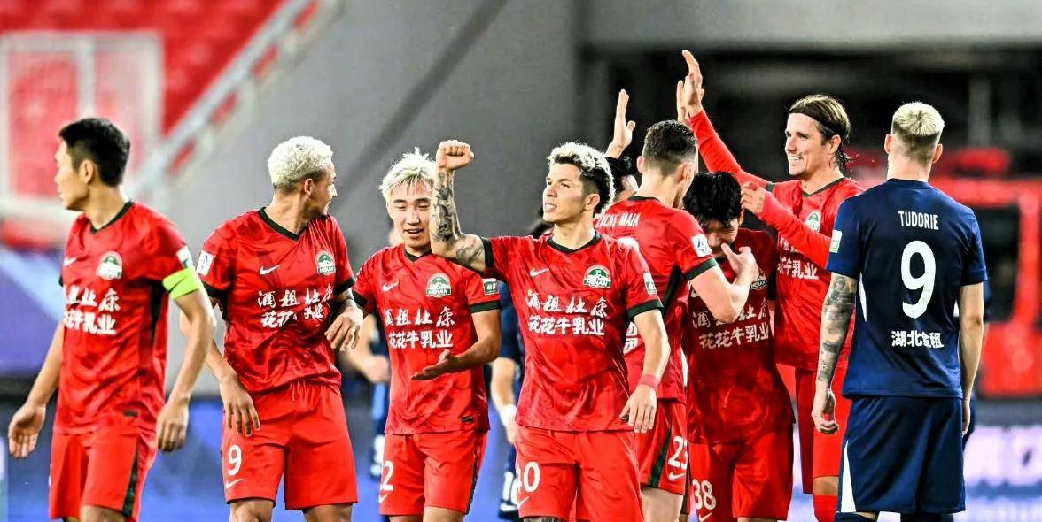 青岛队主场遭遇失利，需调整状态提升战绩的简单介绍