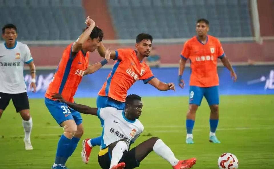 青岛队主场遭遇失利，需调整状态提升战绩的简单介绍