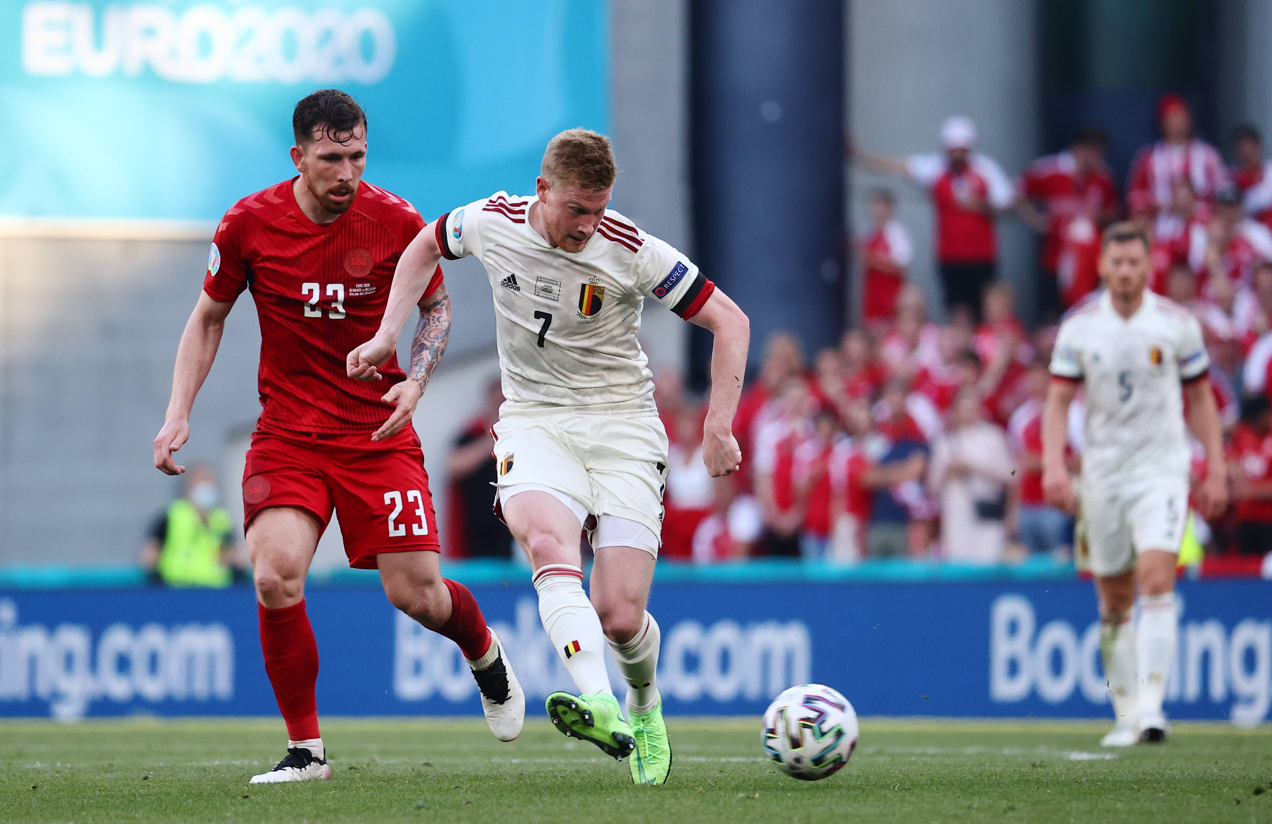 瑞典与斯洛伐克比拼，场上精彩对决尽展