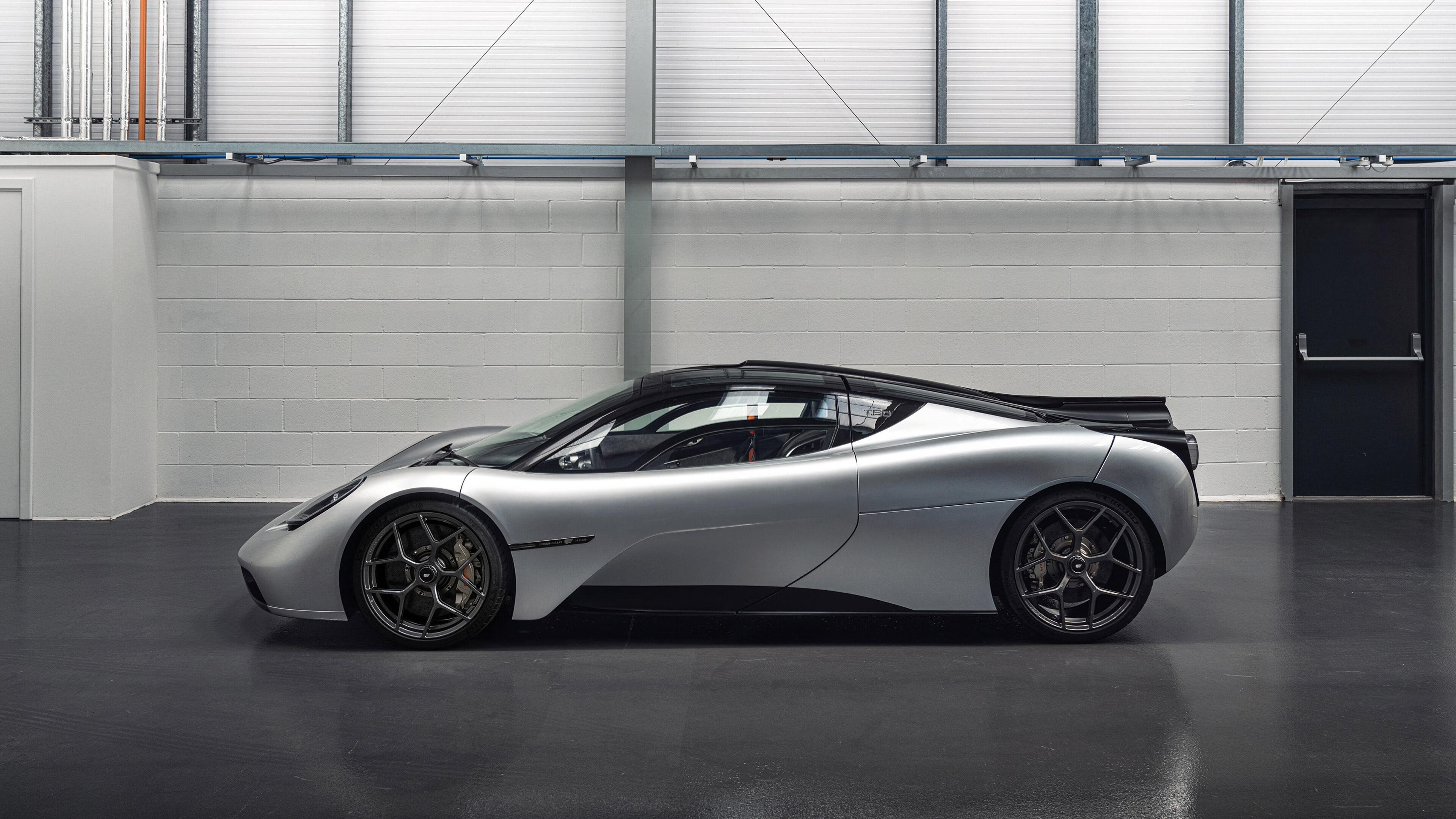 绿茵圣殿的平行叙事，当伯纳乌的喧嚣遇见玻利维亚高原的绝杀回响